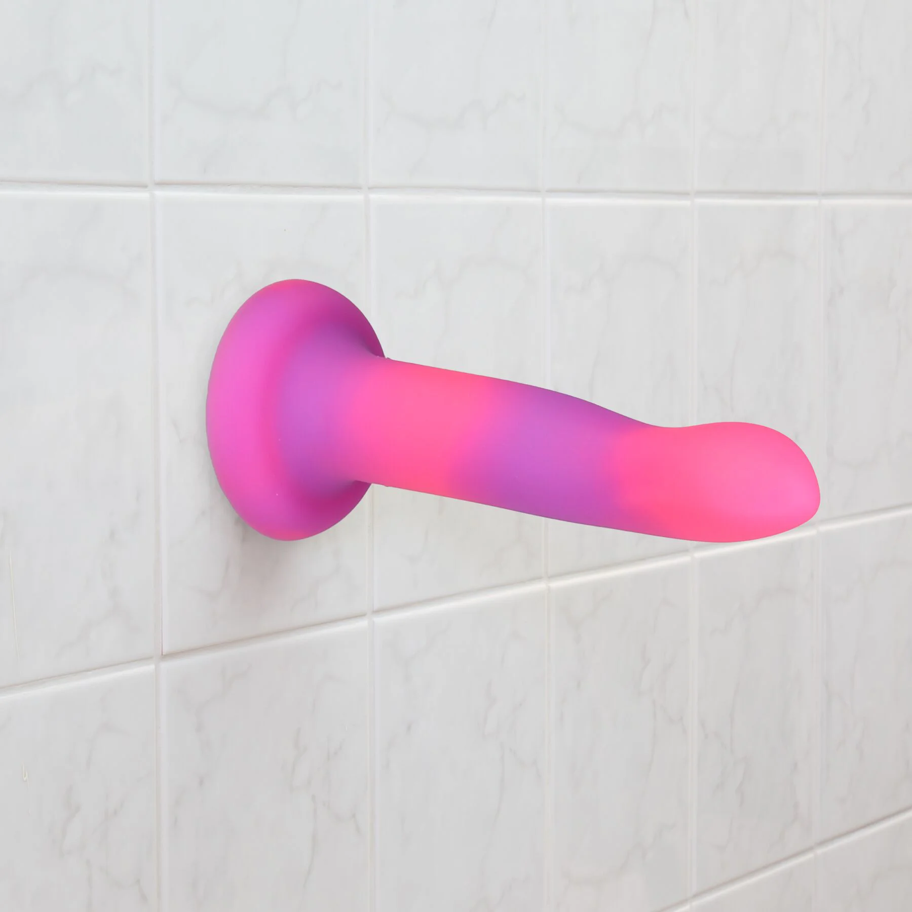 Фалоімітатор, що світиться в темряві, ADDICTION Rave 8″, Glow in the Dark Dildo Pink Purple, 20,3 см - Зображення 6
