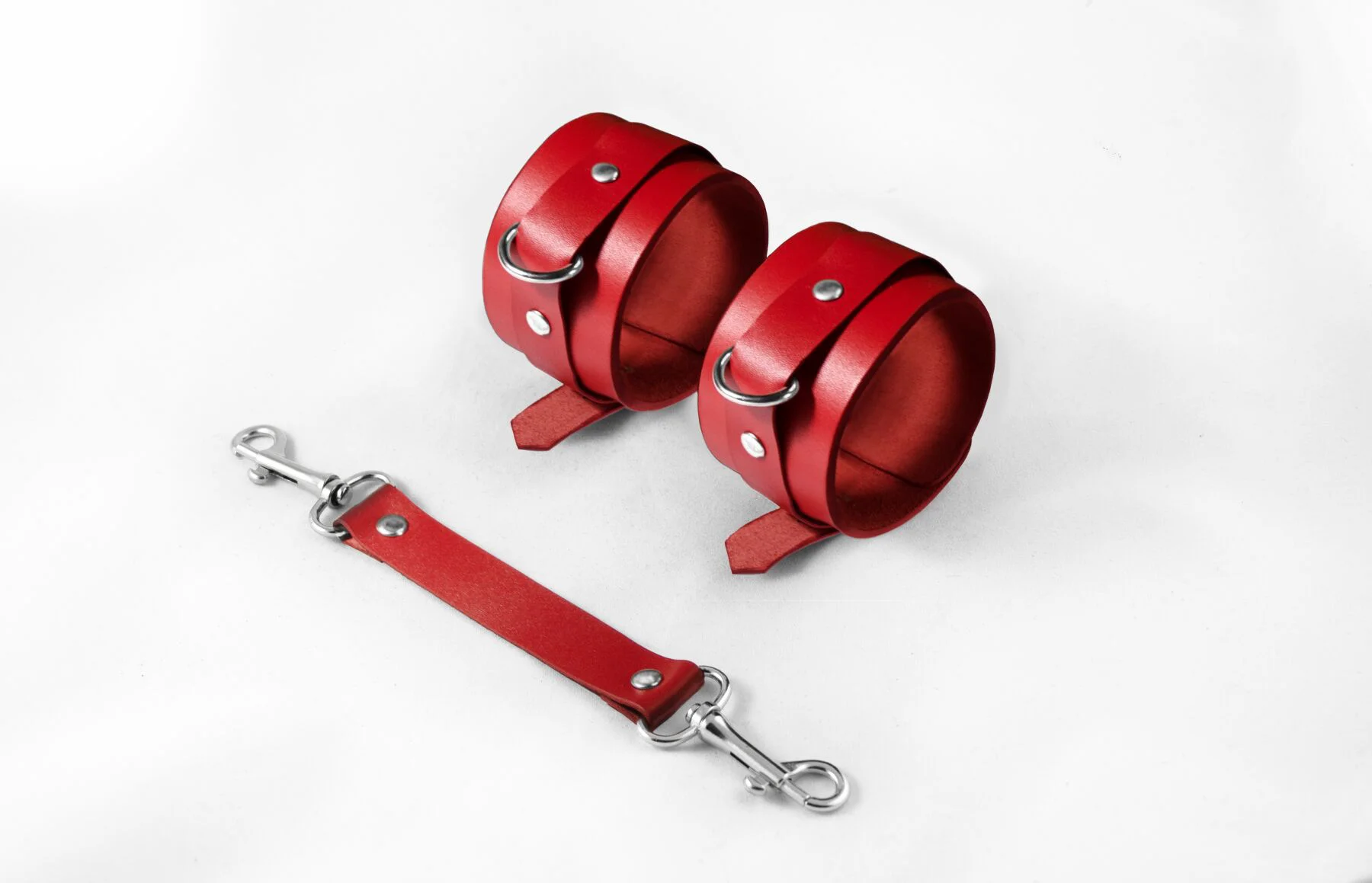Наручники Feral Feelings, натуральна шкіра, червоні