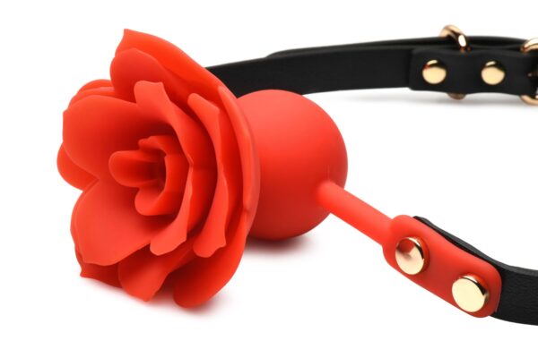 Силіконовий кляп з трояндою Master Series: Blossom Silicone Rose Gag – Red - Зображення 2