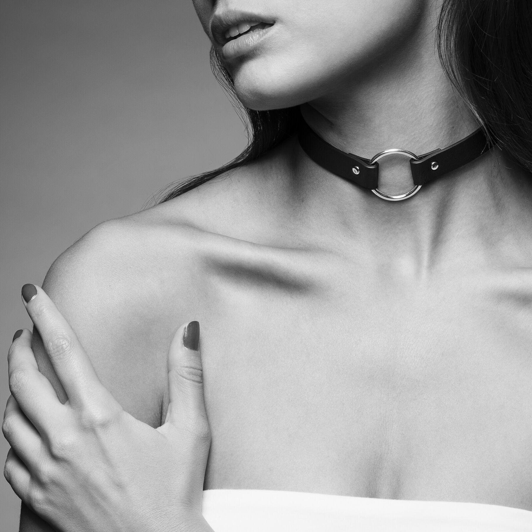 Чокер з екошкіри Bijoux Indiscrets Maze – стильний аксесуар