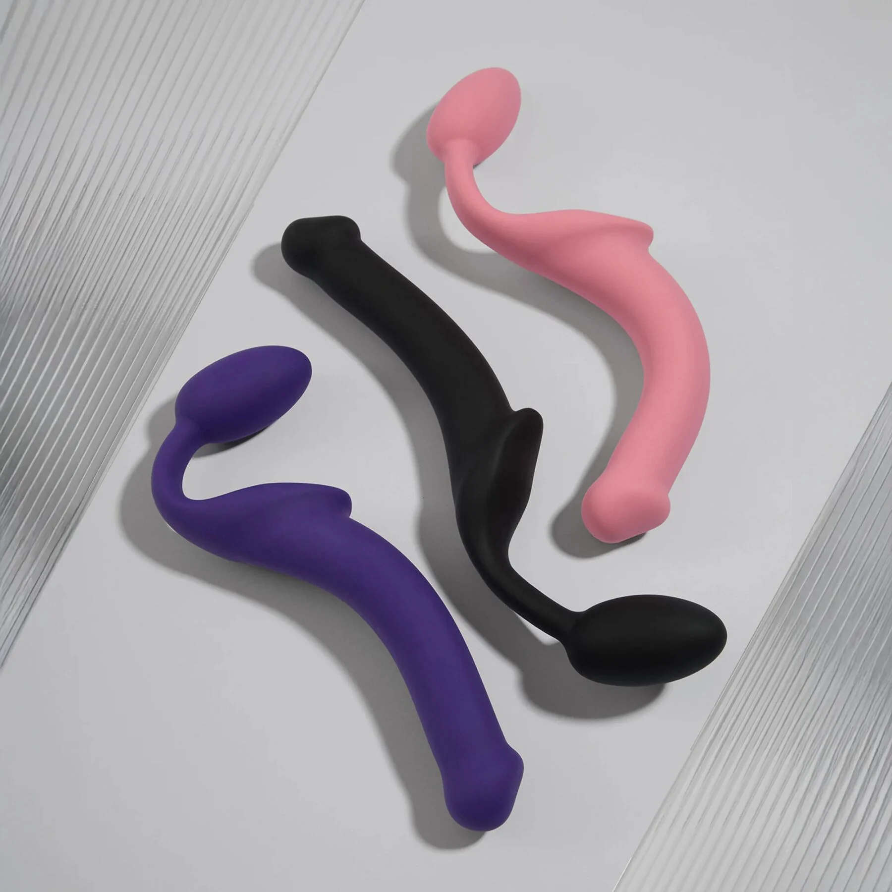 Безремінний страпон Strap-On-Me Rose M, регульований, силікон