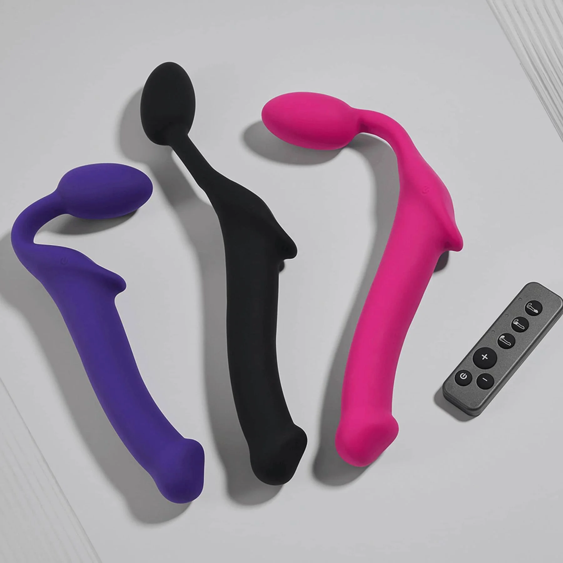 Безремінний вібраційний страпон Strap-On-Me Fuchsia, пульт ДК